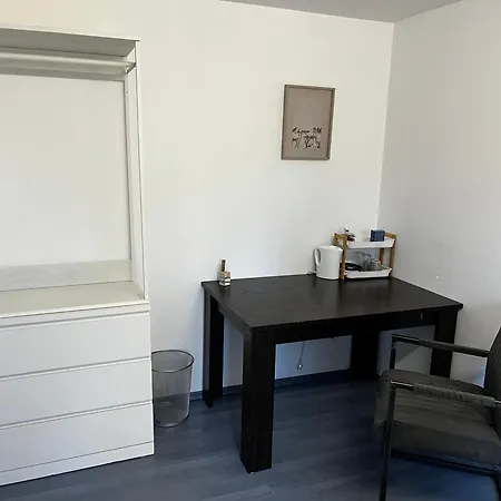 Einzelbettzimmer Mit Flachbild Tv Und Kueche Bei Hamburg Und Airport * Henstedt-Ulzburg