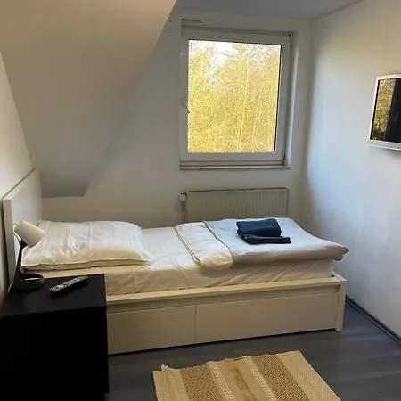 Einzelbettzimmer Mit Flachbild Tv Und Kueche Bei Hamburg Und Airport Privat bolig Henstedt-Ulzburg