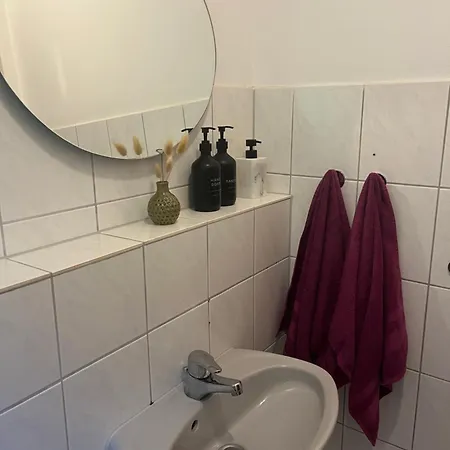 Einzelbettzimmer Mit Flachbild Tv Und Kueche Bei Hamburg Und Airport * Henstedt-Ulzburg